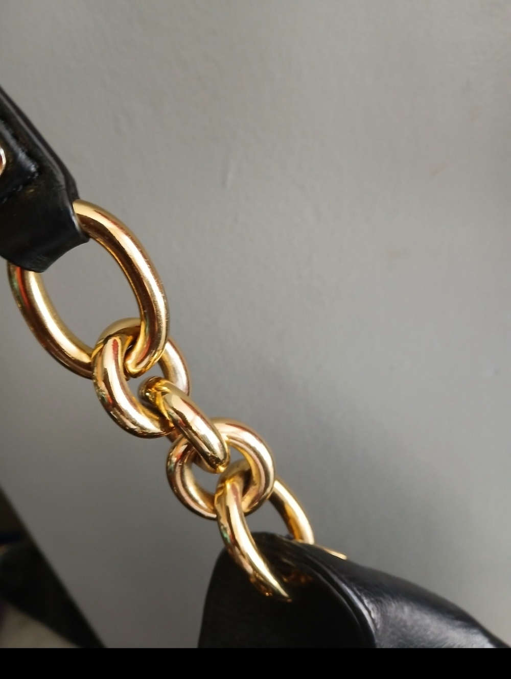 Michael Kors Black Leather Shoulder Bag with Gold Chain Hardware - Picture 3 of 8
